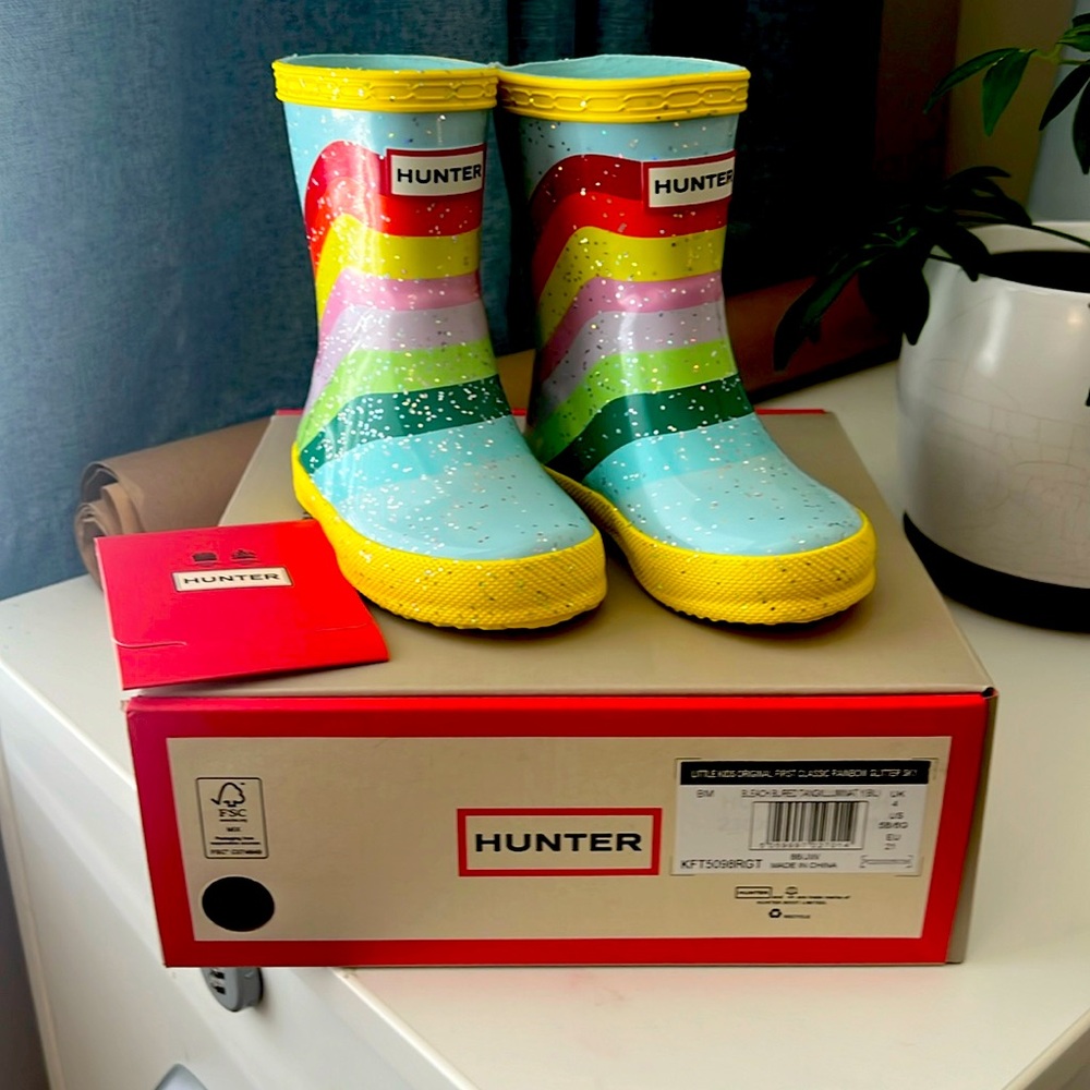 Brand New: Hunter Little Kids Classic Rainbow Glitter Sky Boots